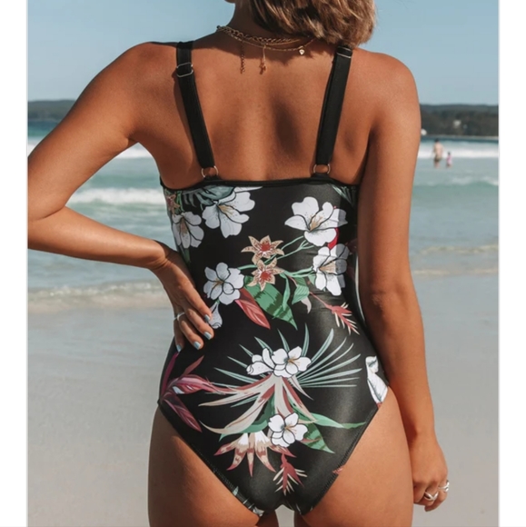 One piece swimsuit - Picture 2 of 7